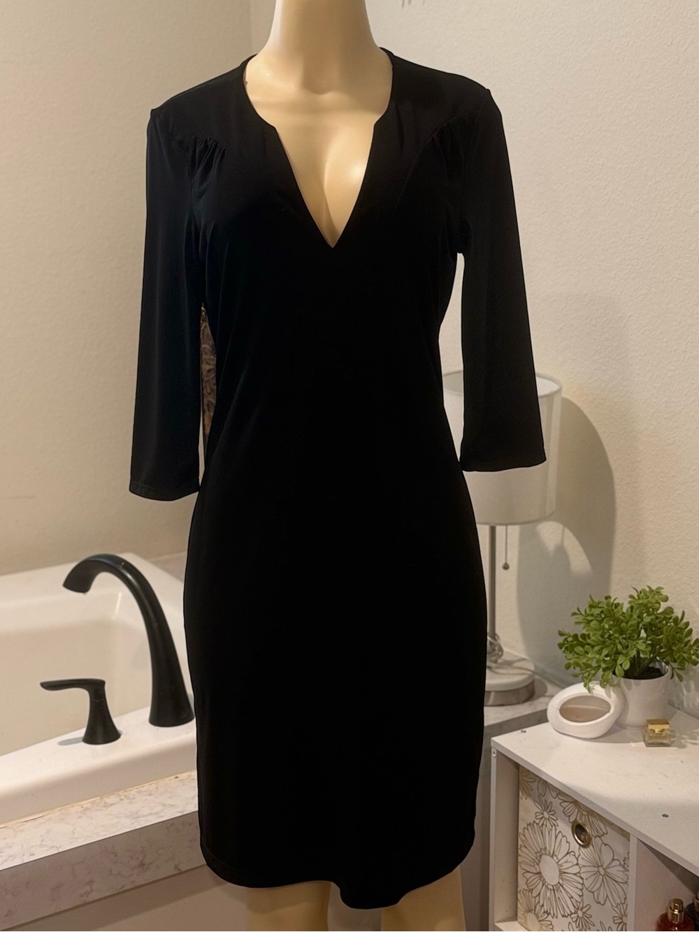 Old Navy Stretch Black V-Neck Dress – Size Medium